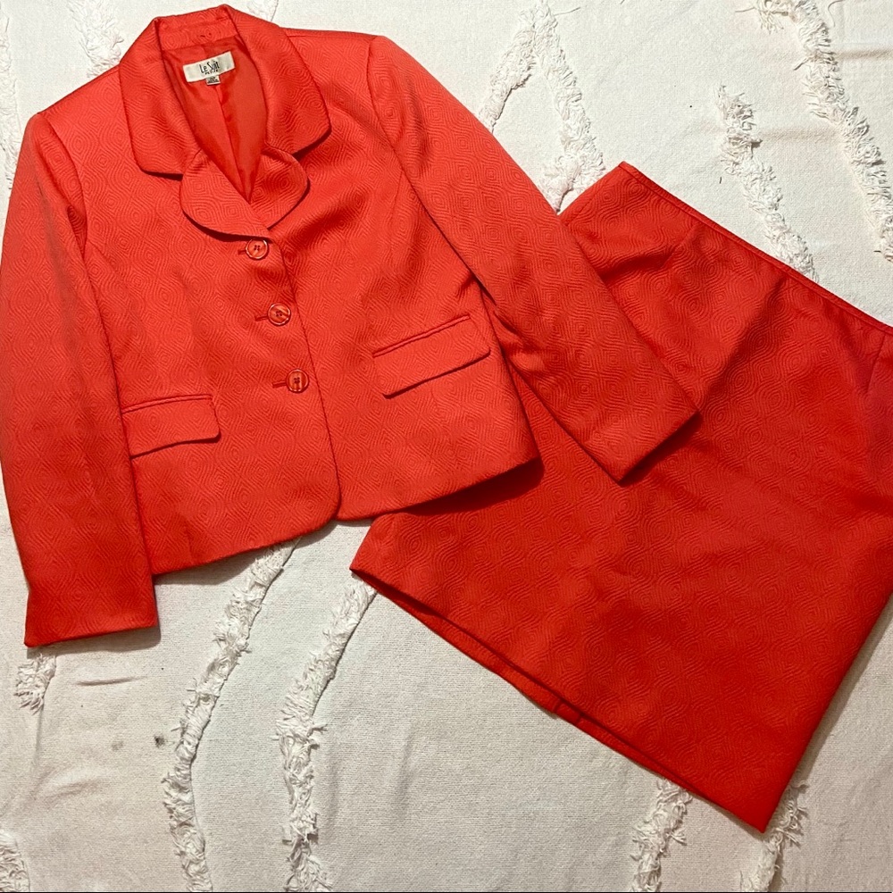 Le Suit Orange Quilted 16P Two Piece Skirt Suit